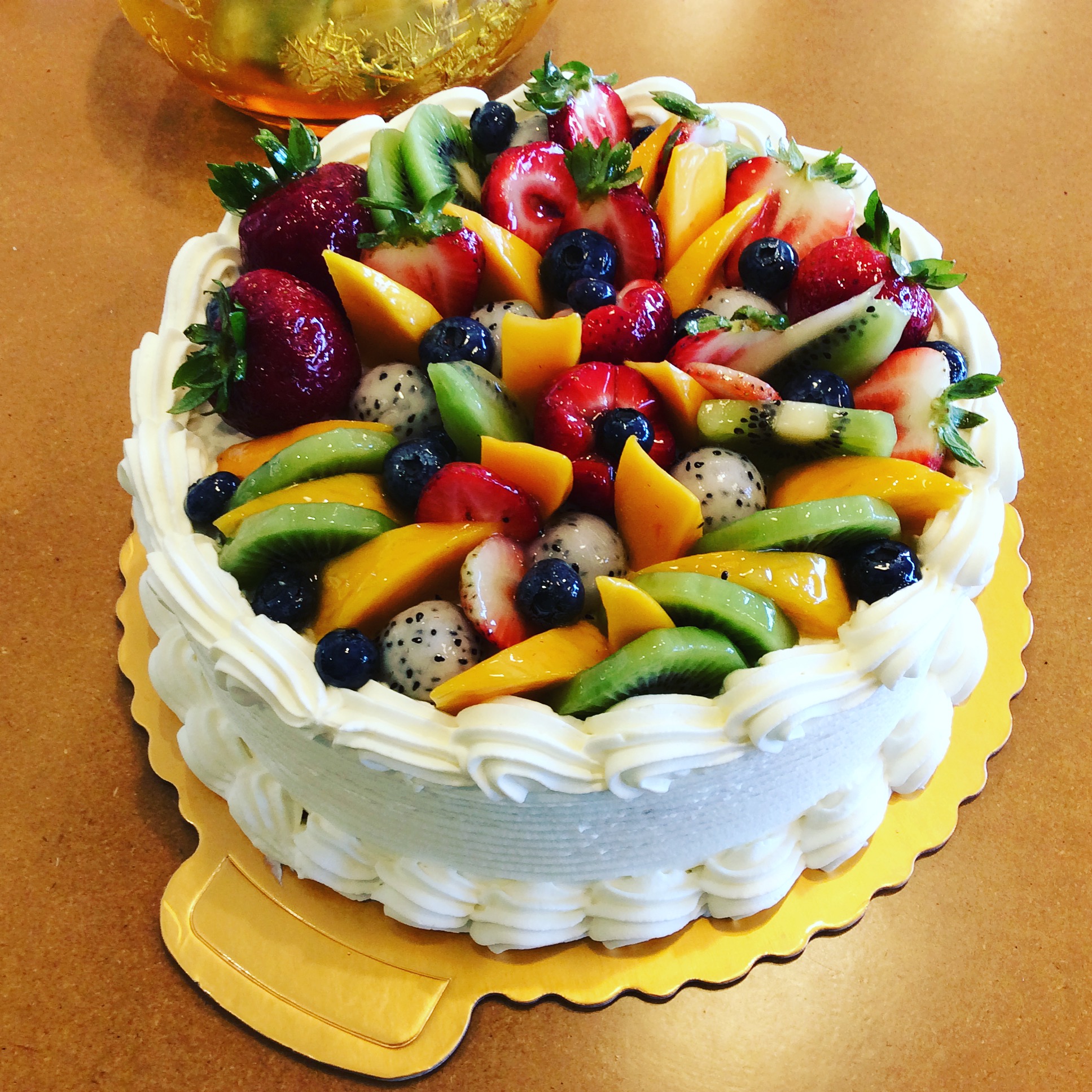 Gâteau Anniversaire | Fruit birthday cake, Fruit cake design, Fresh fruit  cake